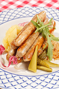 带菜菜卷的香肠美食猪肉酒吧炙烤蔬菜萝卜土豆育肥食物火箭图片