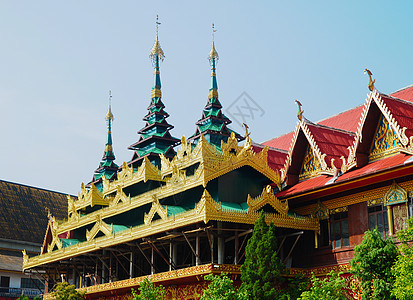 泰国寺庙的装饰房顶刺绣建筑学旅行信仰遗产雕刻窗饰宗教佛教徒文化背景图片
