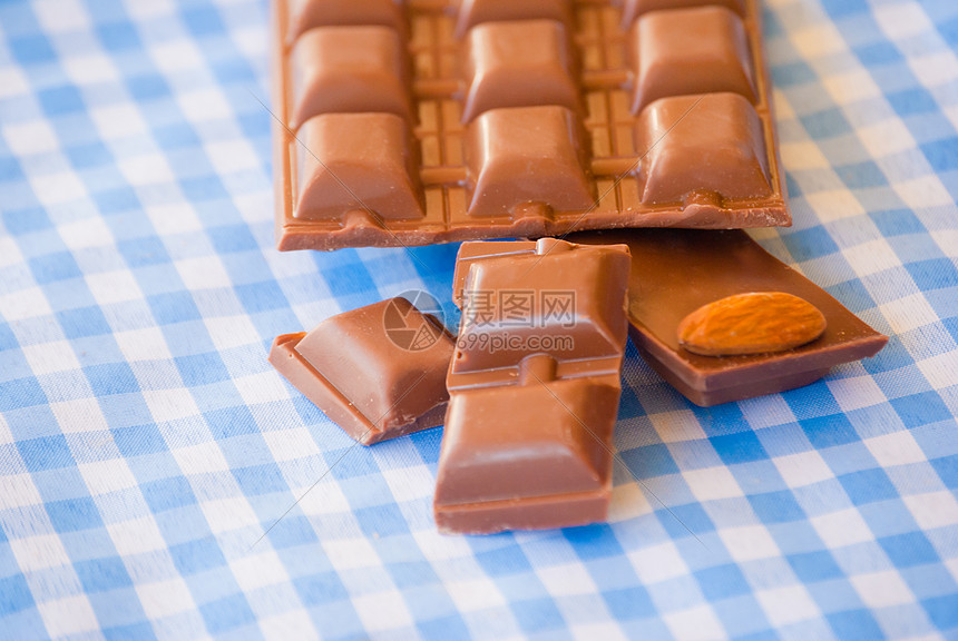 巧克力奶制品东西杏仁奶油饮食甜点可可平板乳白色宏观图片