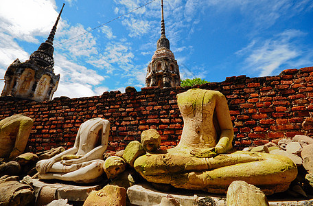 摧毁泰国寺庙的布泽佛像图片