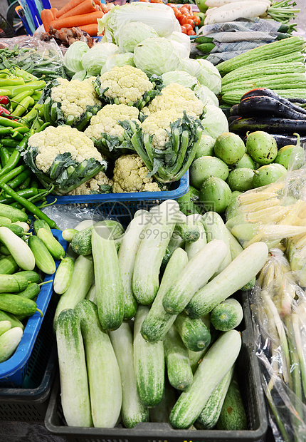 市场上的蔬菜饮食黄瓜杂货店店铺食物街道农场商业零售价格图片