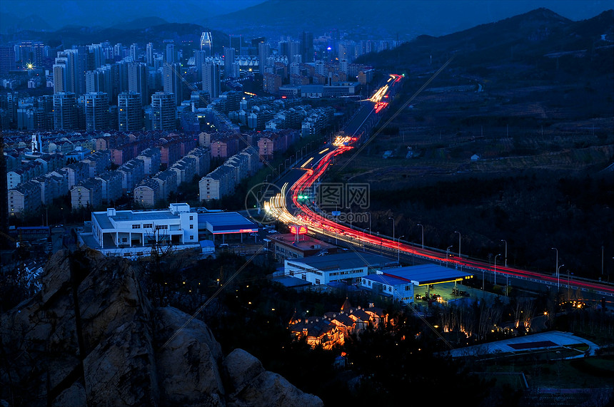 青岛风景天空灯光山顶建筑物城市图片