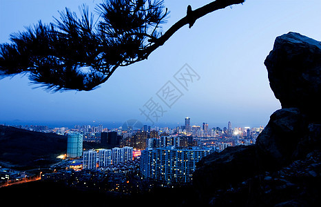 青岛风景山顶建筑物灯光天空城市图片