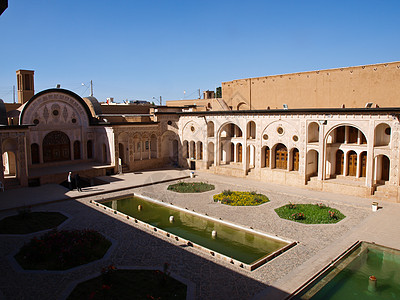 伊朗Kashan历史古老房屋的不喷泉法院图片