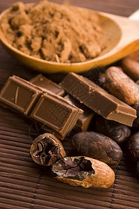 可可可可豆和巧克力糖果美食粮食甜点种子核心植物玻璃扁豆盘子图片