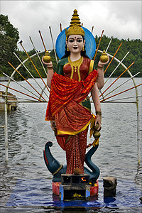 一名印度教妇女大木雕像艺术金属木头金子寺庙纪念碑女性套装切口祷告图片