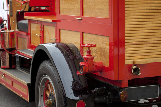 旧旧消防车引擎卡车救援服务消防员合金安全车轮红色车辆图片