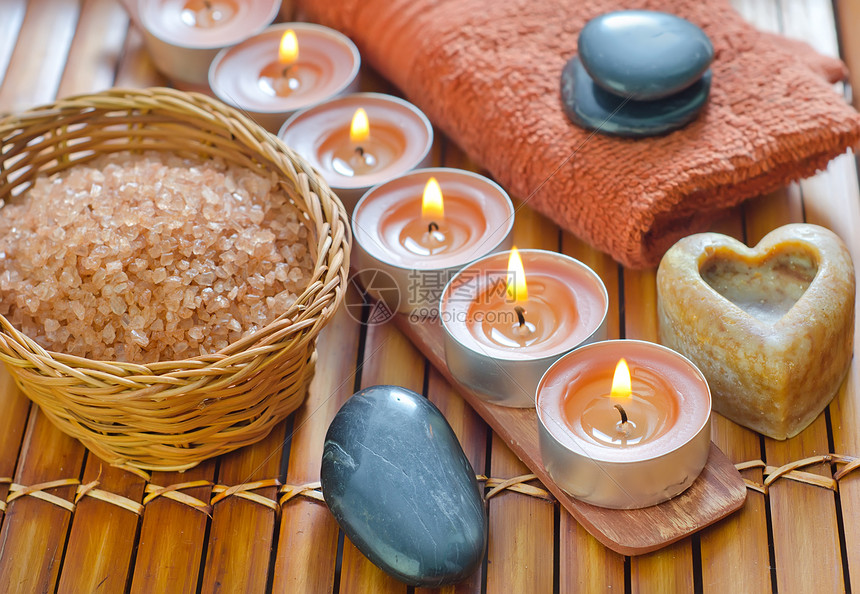 用于温泉的物体身体植物疗法环境竹子木头肥皂蜡烛沙龙毛巾图片