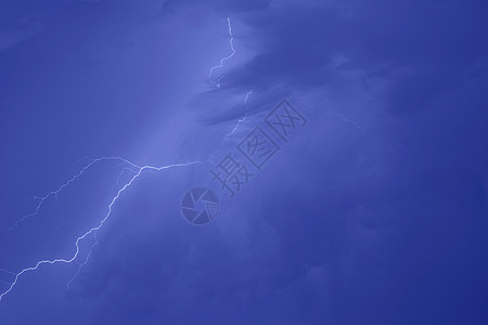 闪电罢工闪光棕色天气暴雨电气蓝色危险活力天空霹雳图片
