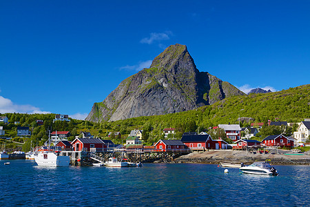 在 Lofoten 上重新编辑峡湾钓鱼山脉全景蓝色风景房子胜地晴天山峰图片