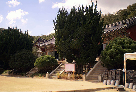 Beomeosa寺庙 韩国釜山水泥信仰遗产天空宗教文化大厅石头庭院岩石图片