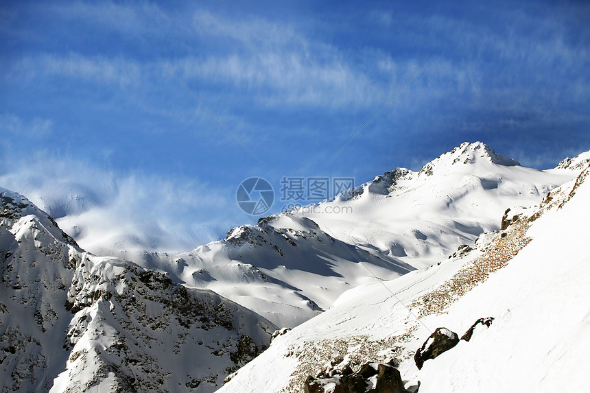 云中的山岳冰川旅行阴霾蓝色太阳单板运动高山天空顶峰图片