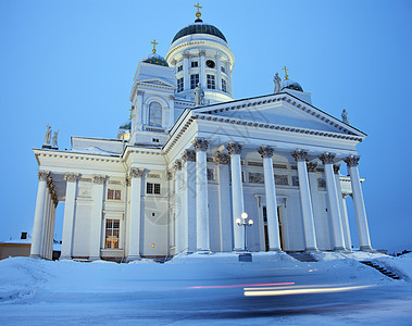 路德会教堂     冬季上午宗教广场蓝色参议院交通教会天际白色大教堂建筑图片