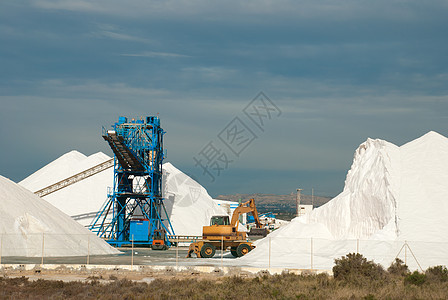 盐矿机械爬坡工业作品盐矿水平炼油厂起重机生产机器图片