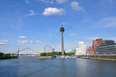 德国杜塞尔多夫风景旅游河港观光船舶游客港口电视天空摩托艇图片