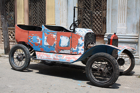 古巴哈瓦那一条街的破旧车 汽车图片