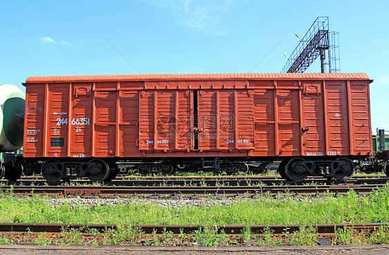 红色运红车梯子警卫运输船运棕色障碍轮子弹簧橙子货物图片