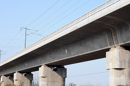 铁路公路过桥速度天空建筑学景观旅行过境蓝色工业运输白色图片