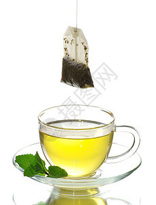 茶杯中的茶薄荷黄色饮料盘子玻璃柠檬食物杯子水果绿色图片