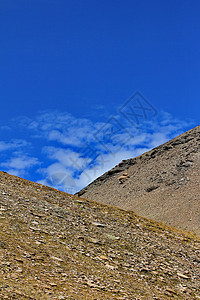 山地平线牧场生态假期植物季节风景草地爬坡土地图片