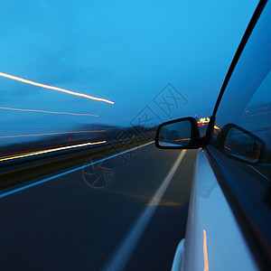 夜驾车辉光反射金属速度线条交通车轮运输车辆城市图片