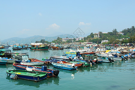在香港长洲海岸沿岸的渔船上 钓鱼船图片