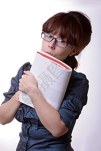 年轻的黑发美女的肖像 拿着书空白眼镜白色大学学习考试教育女性学生青少年背景图片