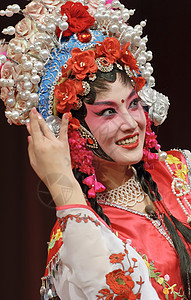 穿传统服装的漂亮的中国歌剧女演员创造力戏服戏剧文化节日音乐展示头饰故事成人图片