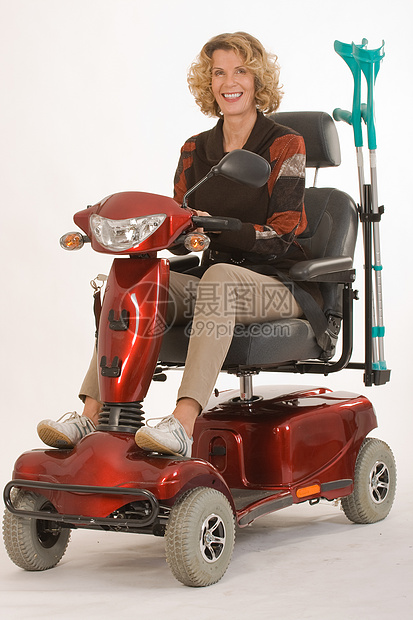 老年残疾妇女自由手套电动车皮革饮食女士车辆轮子外套机动性图片