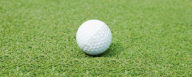 绿草上高尔夫球游戏球道竞赛横幅法庭天赋娱乐奢华宏观竞争背景图片