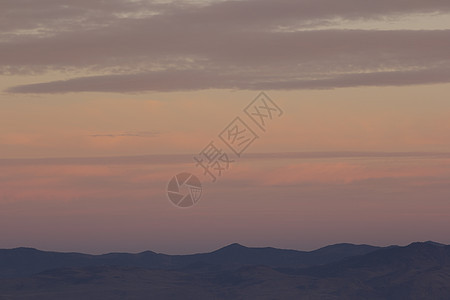 带天空的山地山脉太阳天际阳光目的地日落剪影沙漠风景旅游场景图片