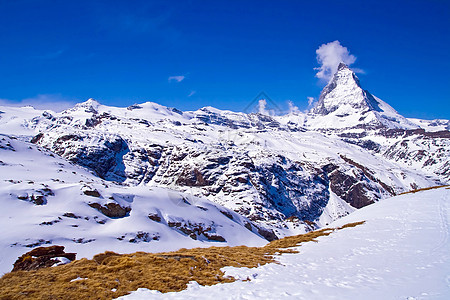 阿尔卑山峰瑞士草地黄色顶峰蓝色全景滑雪爬坡旅行三角远足图片