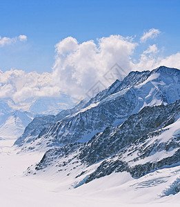 瑞士冰川旅行全景多云蓝色假期天空草地滑雪爬坡薄雾图片