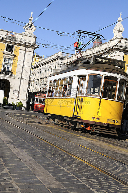 里斯本Tram乡愁街景场景城市生活市中心电车旅行运输有轨电车黄色图片
