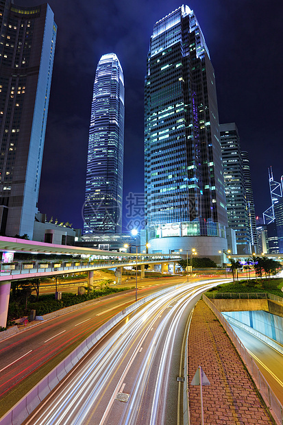 通过香港市中心的交通流量戏剧性办公室运输景观旅游天空蓝色城市运动摩天大楼图片