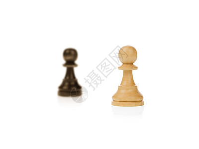 白色背景的象棋棕色游戏运动女王国王胜利木头图片