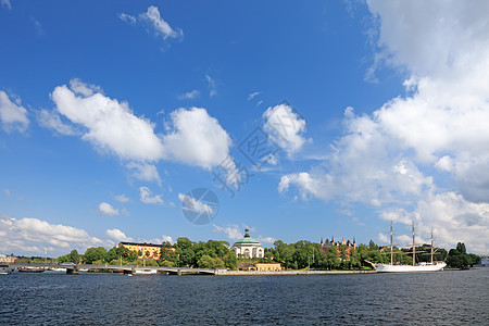 斯德哥尔摩港景 瑞典 欧洲旅游树木蓝色中心游客游艇城市航行场景阳光图片