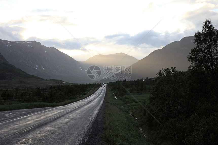 日落前从奥斯陆到卑尔根的公路戏剧性国家太阳爬坡旅行框架天空场景旅游小路图片