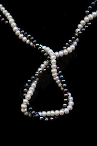 黑色天鹅绒上的白珍珠和黑珍珠光泽度女性化奢华白色手镯珠子珠宝项链礼物象牙图片