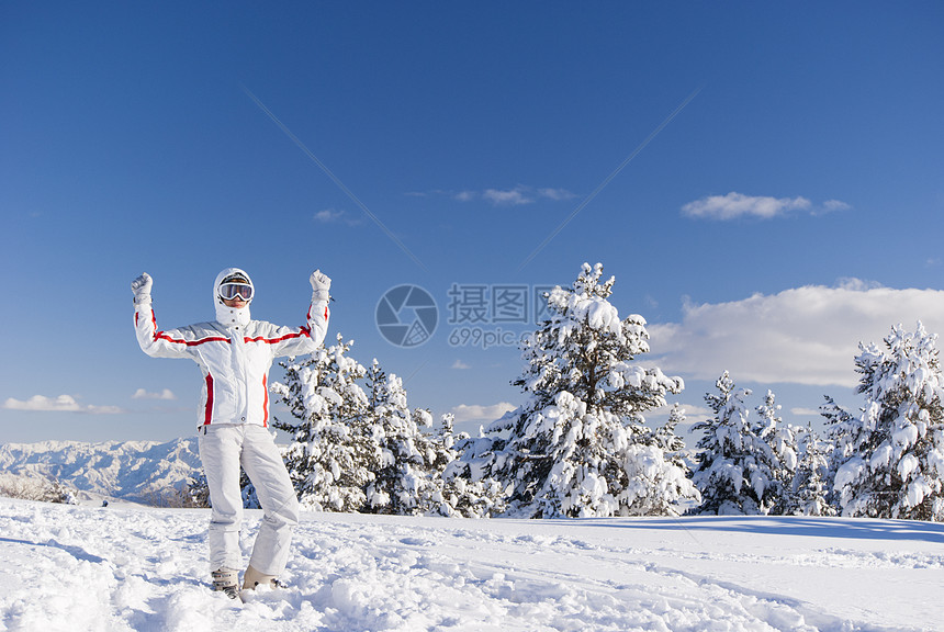 山顶成功滑雪者图片