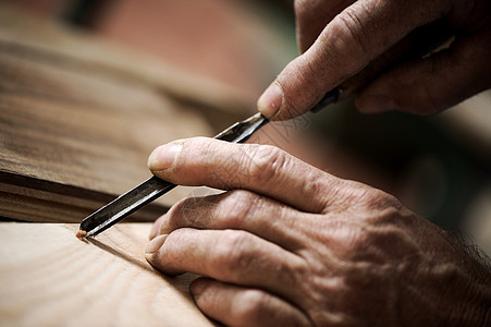 工匠的手工具敬业生产浮雕工艺工作精神爱好雕刻木头图片