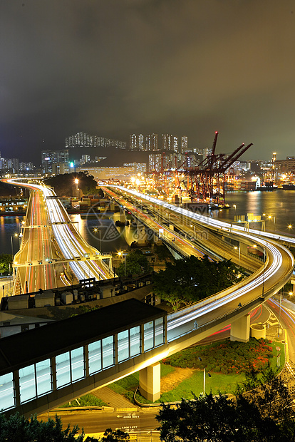 货运站和高速公路红色国际码头加载蓝色贸易载体港口运输货物图片