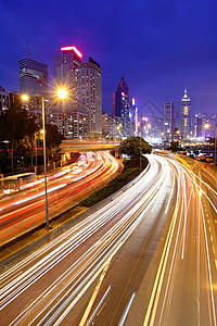 夜间在市中心交通蓝色街道场景线条戏剧性城市驾驶运动运输公共汽车图片