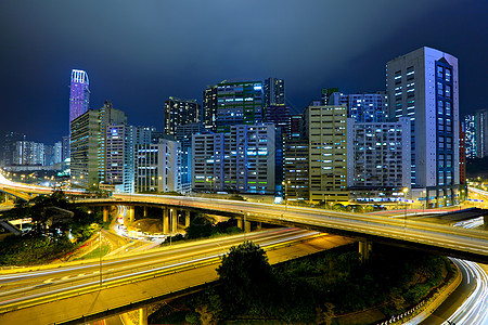 夜间和通交通的公路首都市中心汽车沥青建筑地标旅行运输蓝色城市图片