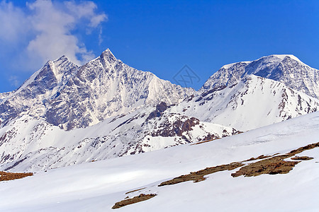 瑞士阿尔卑斯山旅行薄雾高山滑雪岩石地标假期游客爬坡风景图片