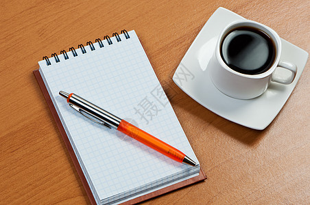 笔记本 桌上有笔记本和咖啡图片