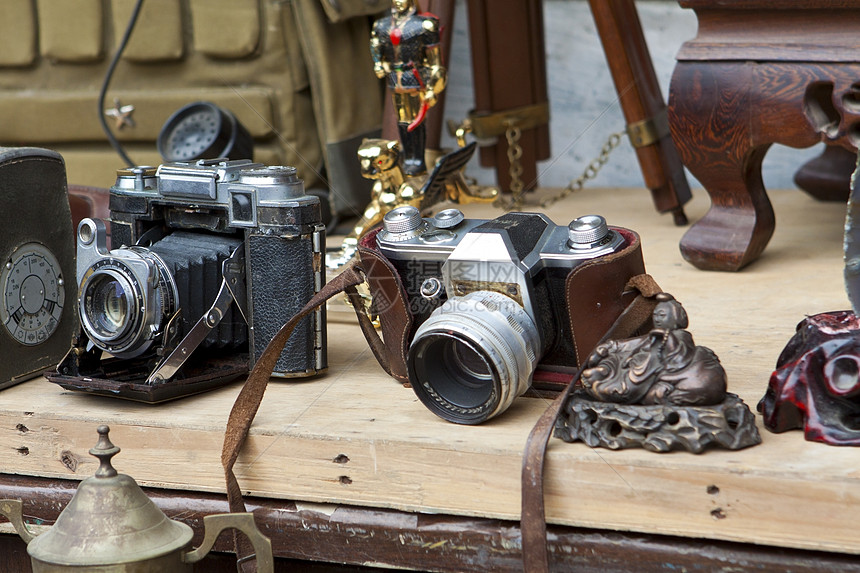 销售旧照相机的市场图片