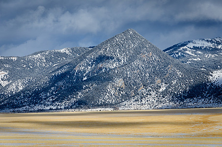 冬季的麦迪逊山脉和麦迪逊谷 美国蒙大拿州麦迪逊县图片