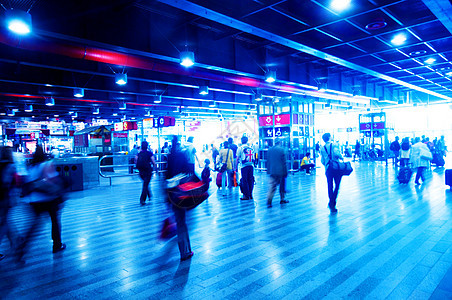 火车站高峰车玻璃车站蓝色大厅顾客城市展示乘客财政人群图片