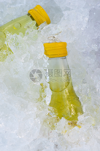 黄黄矿物质盐饮水瓶瓶子口渴补水商业作品来源软木矿物保湿液体图片